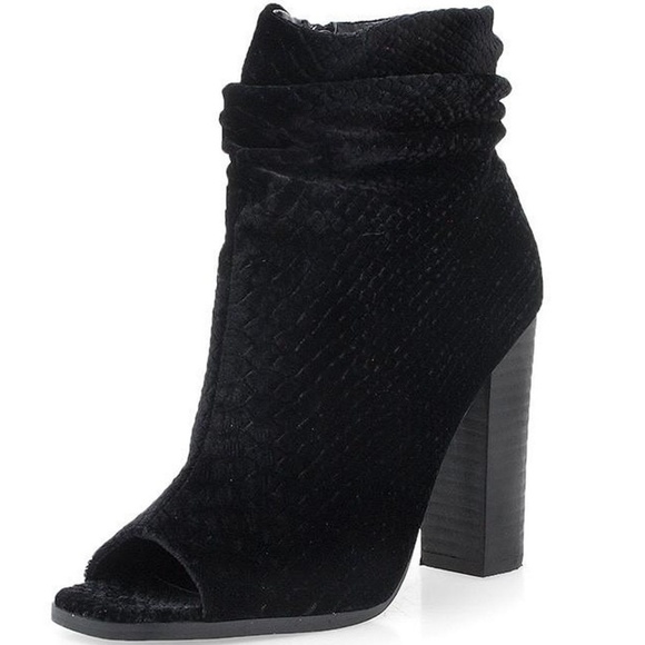 PRIVILEGED BY J.C. DOSSIER MISHA BLACK BLOCK HEEL - Picture 4 of 7